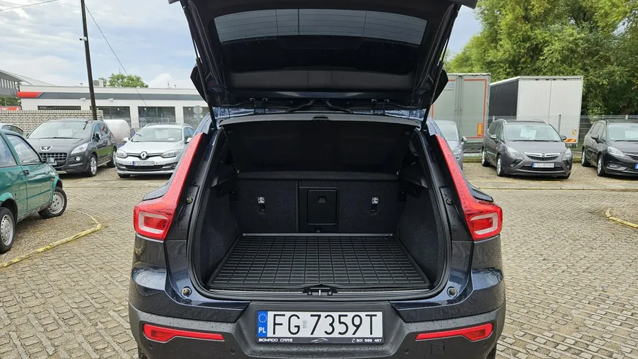 VOLVO XC40 -
