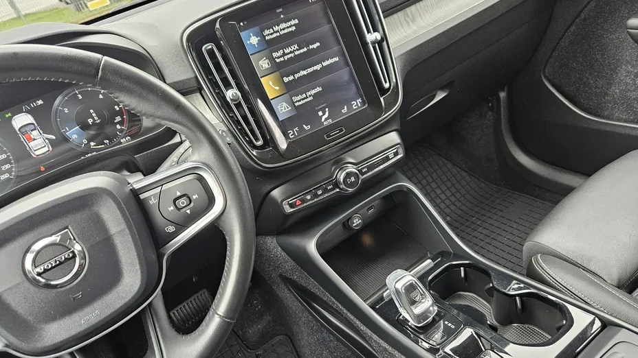 VOLVO XC40 -