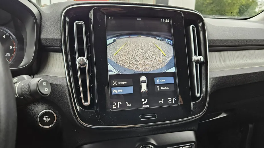 VOLVO XC40 -