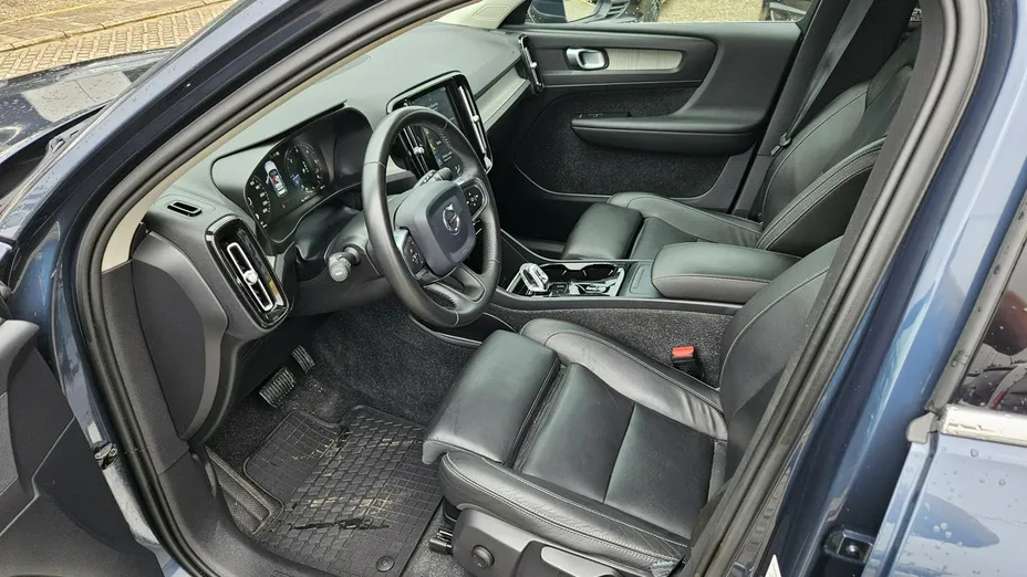 VOLVO XC40 -