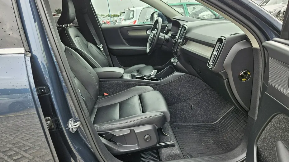 VOLVO XC40 -