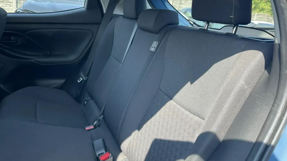 TOYOTA Yaris -