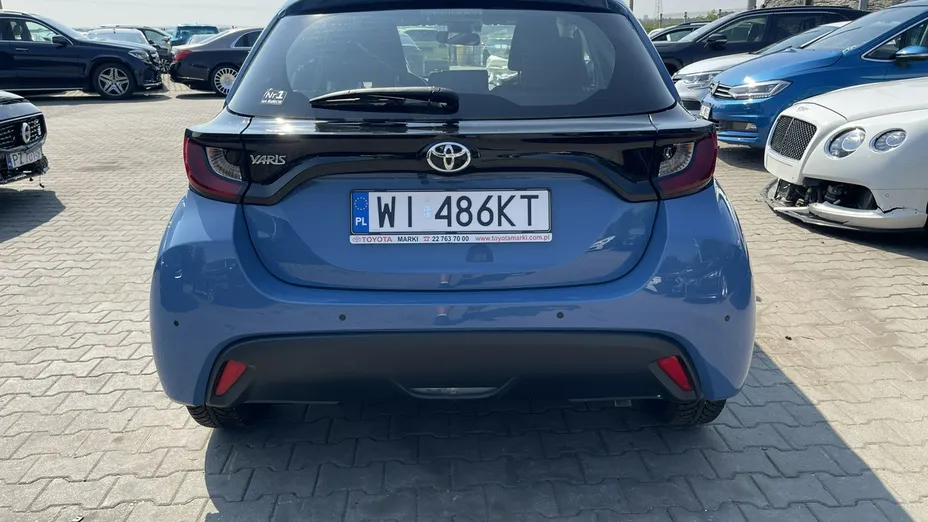 TOYOTA Yaris -