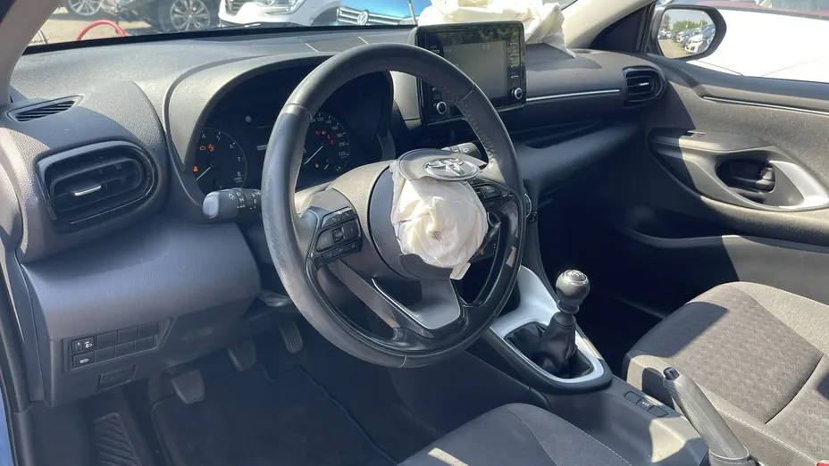 TOYOTA Yaris -