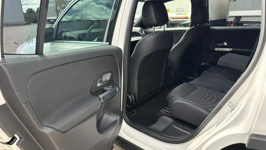 MERCEDES-BENZ EQB -