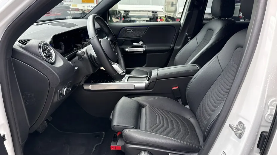 MERCEDES-BENZ EQB -