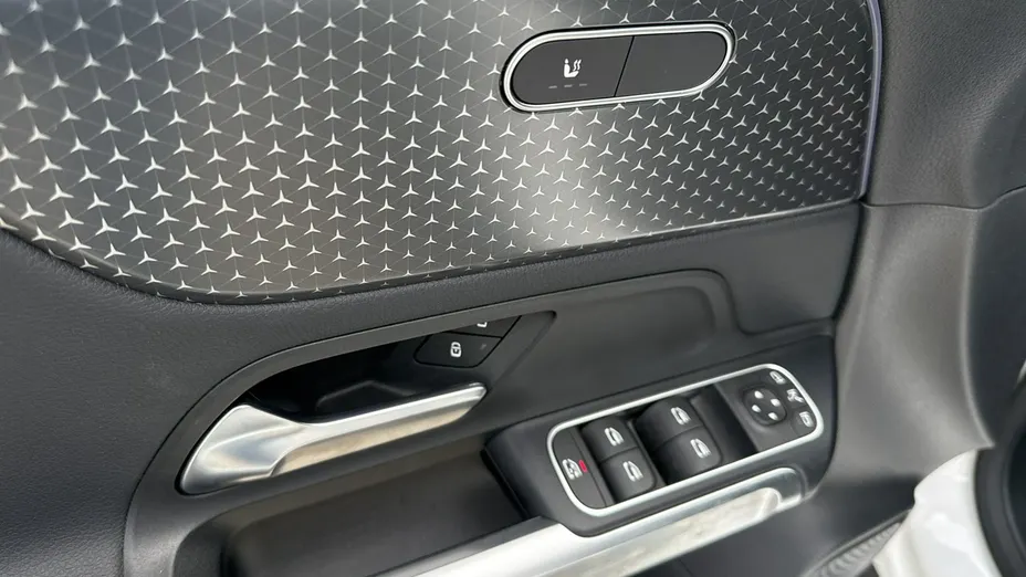 MERCEDES-BENZ EQB -