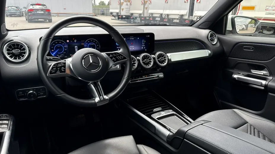 MERCEDES-BENZ EQB -
