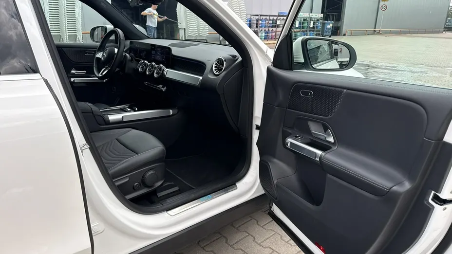 MERCEDES-BENZ EQB -