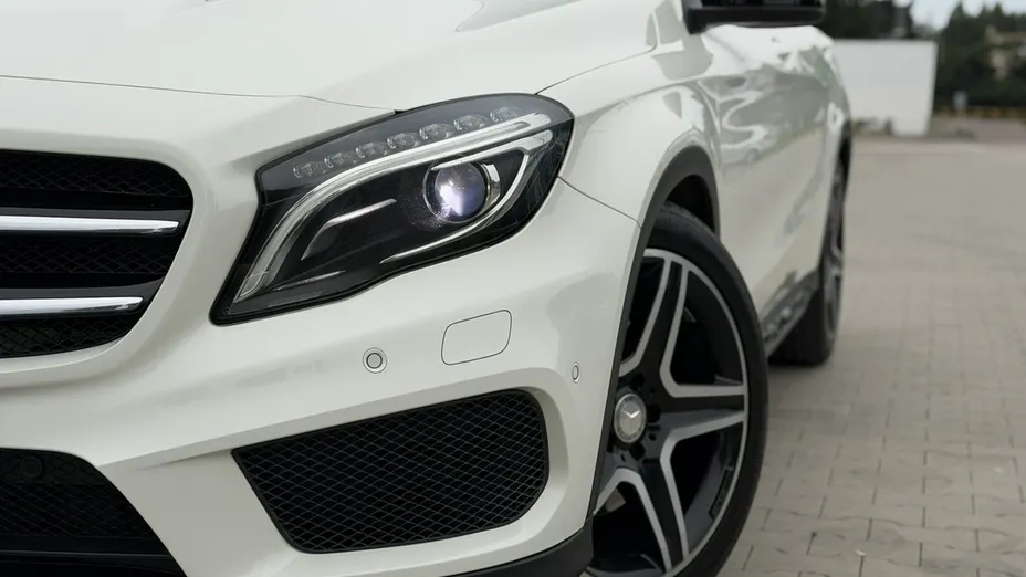 MERCEDES-BENZ GLA -