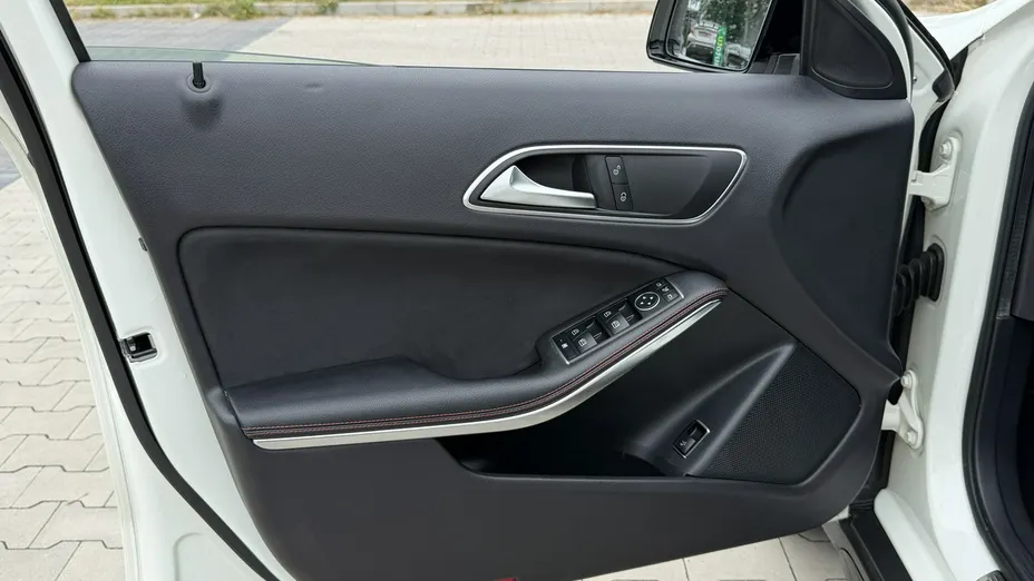 MERCEDES-BENZ GLA -