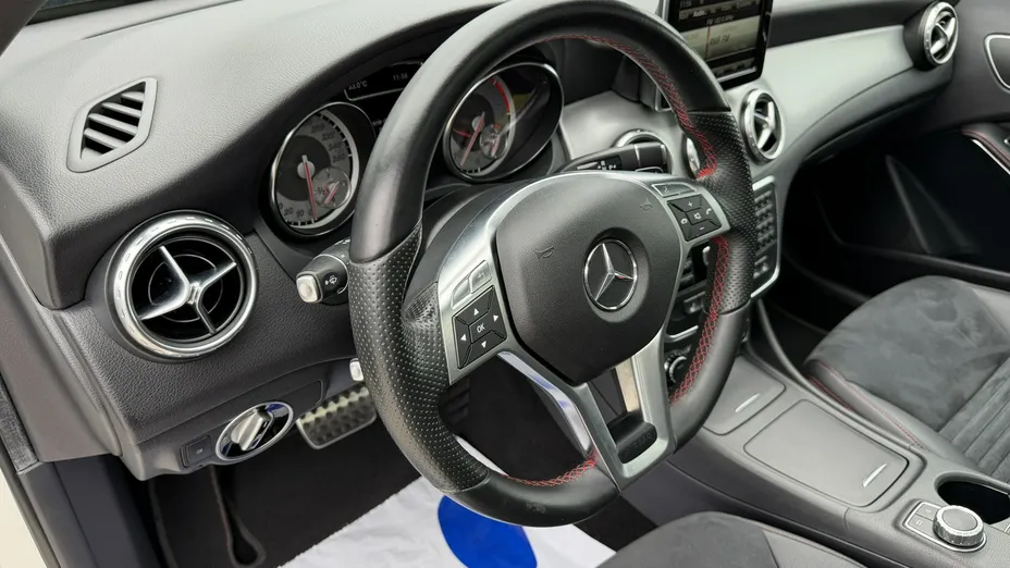 MERCEDES-BENZ GLA -