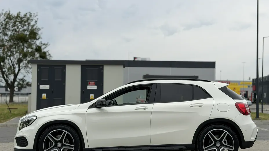 MERCEDES-BENZ GLA -