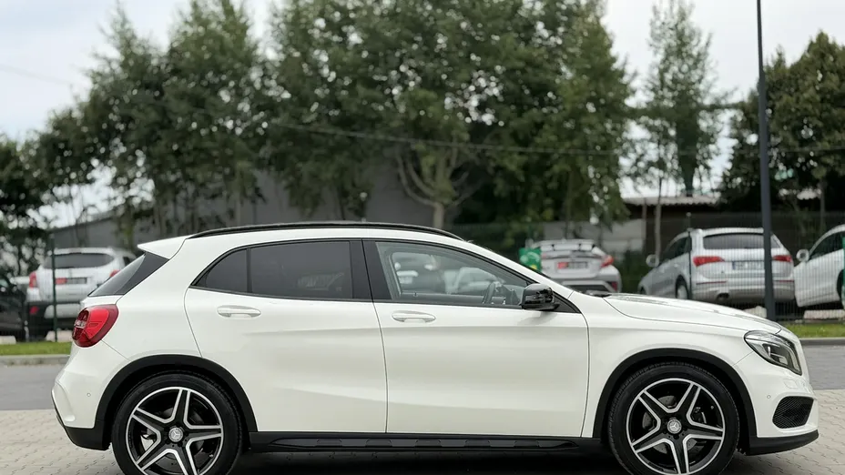 MERCEDES-BENZ GLA -