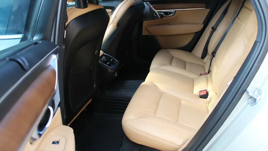VOLVO S90 -