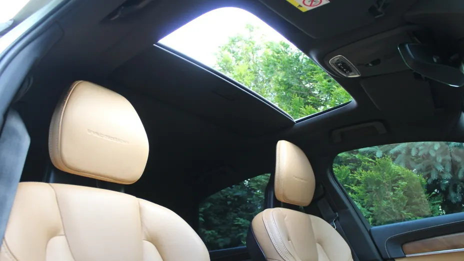 VOLVO S90 -