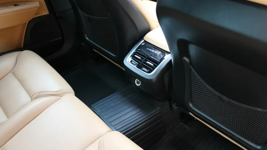 VOLVO S90 -