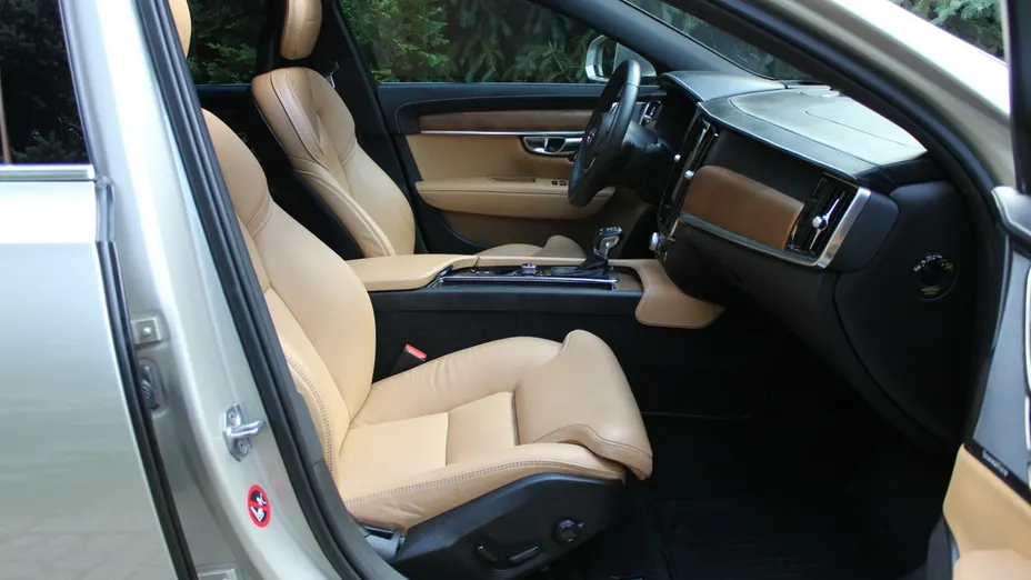 VOLVO S90 -