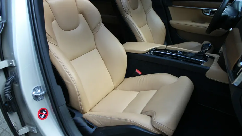 VOLVO S90 -