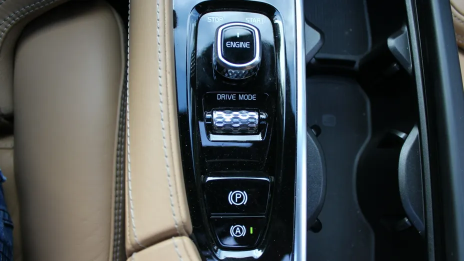 VOLVO S90 -