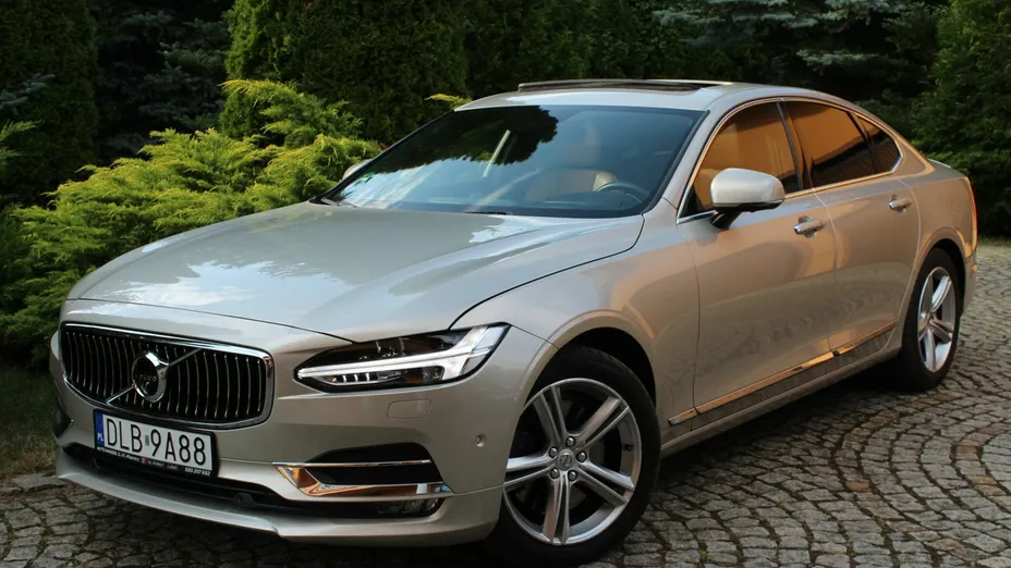 VOLVO S90 -