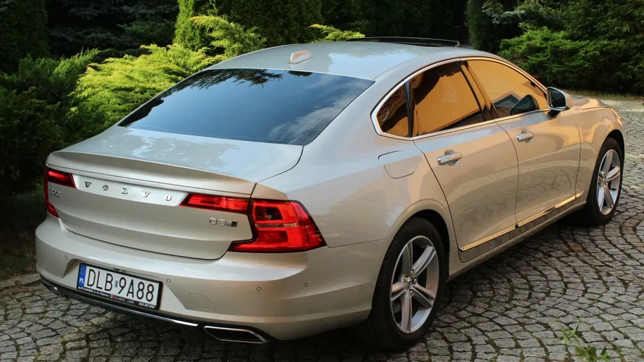 VOLVO S90 -