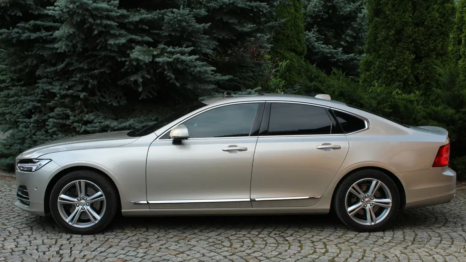 VOLVO S90 -