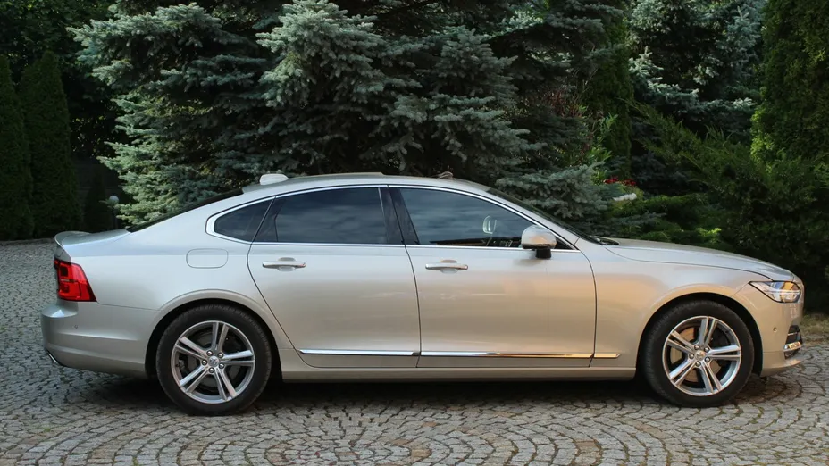 VOLVO S90 -