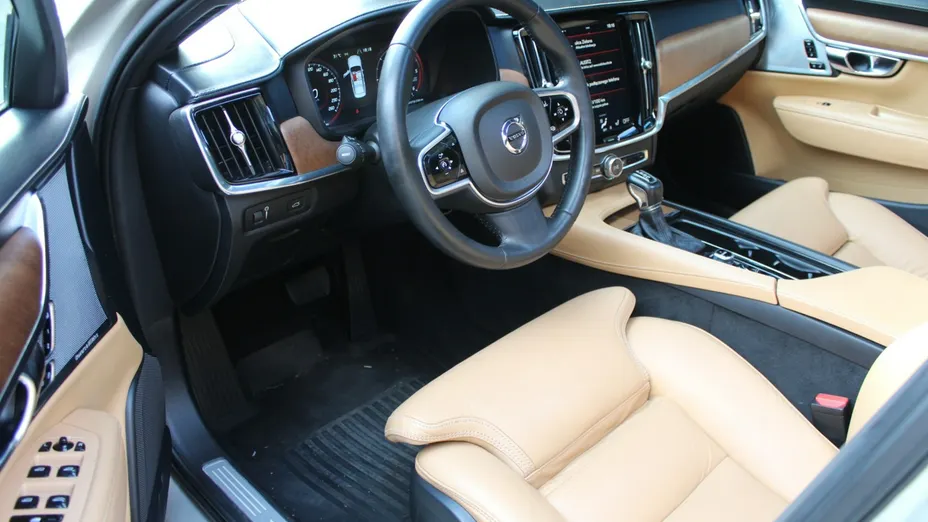 VOLVO S90 -