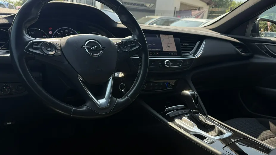 OPEL Insignia -