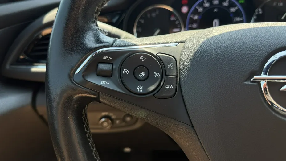 OPEL Insignia -