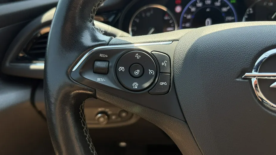 OPEL Insignia -