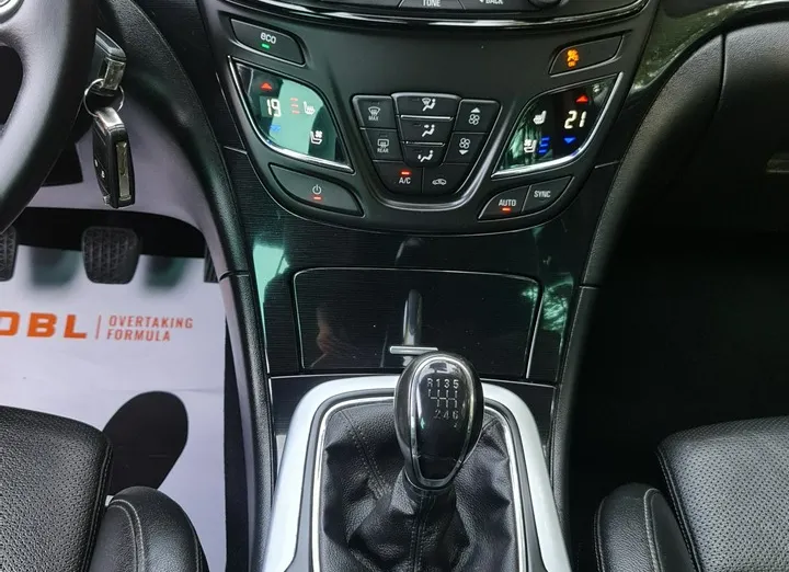 OPEL Insignia -