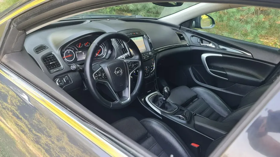 OPEL Insignia -