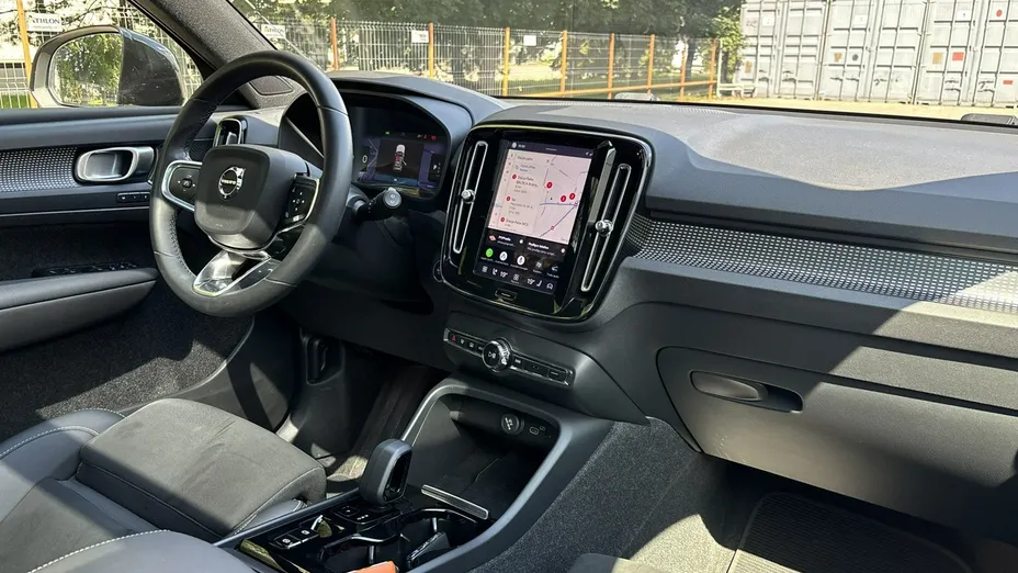 VOLVO XC40 -