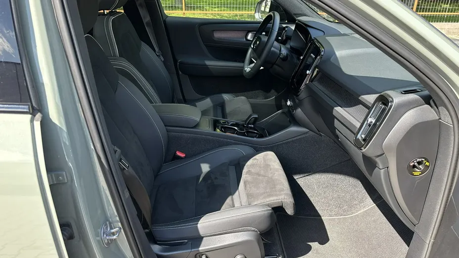 VOLVO XC40 -