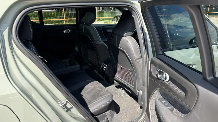 VOLVO XC40 -