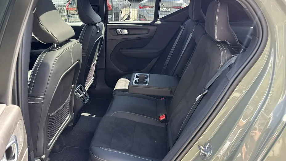 VOLVO XC40 -