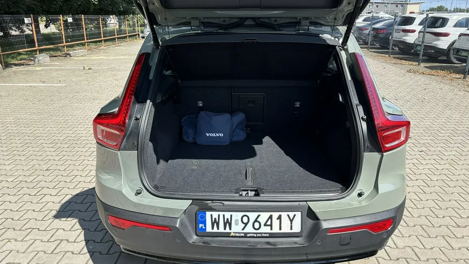 VOLVO XC40 -