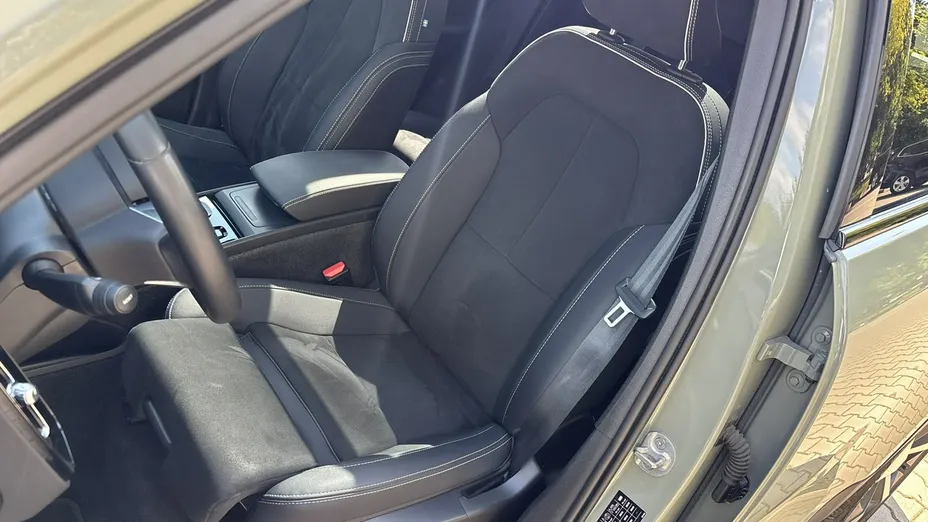 VOLVO XC40 -