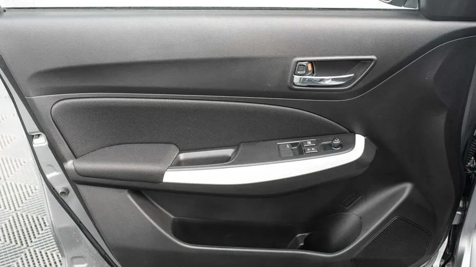 SUZUKI Swift -