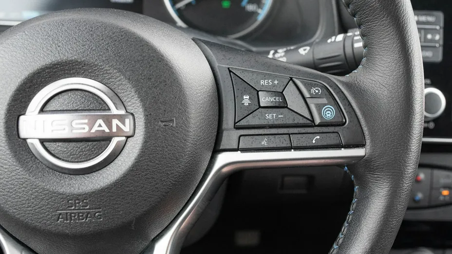 NISSAN Leaf -