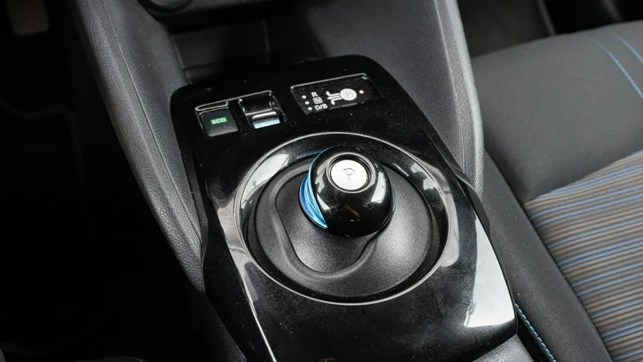 NISSAN Leaf -