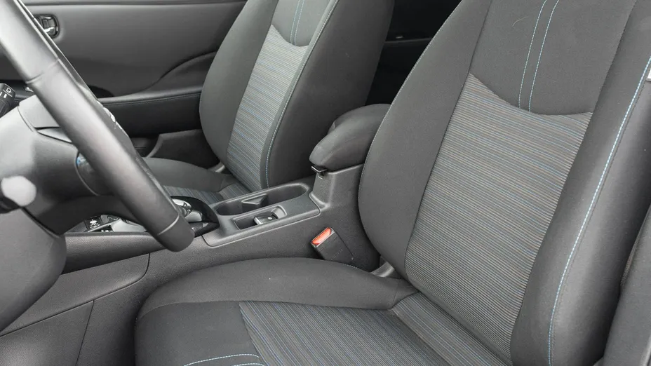 NISSAN Leaf -