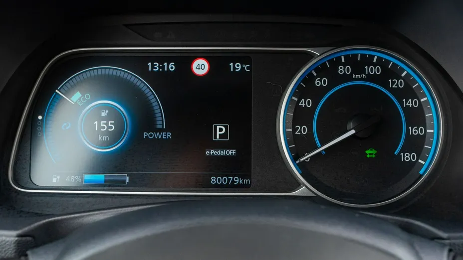 NISSAN Leaf -