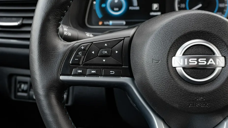 NISSAN Leaf -