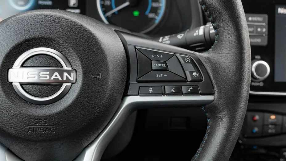 NISSAN Leaf -