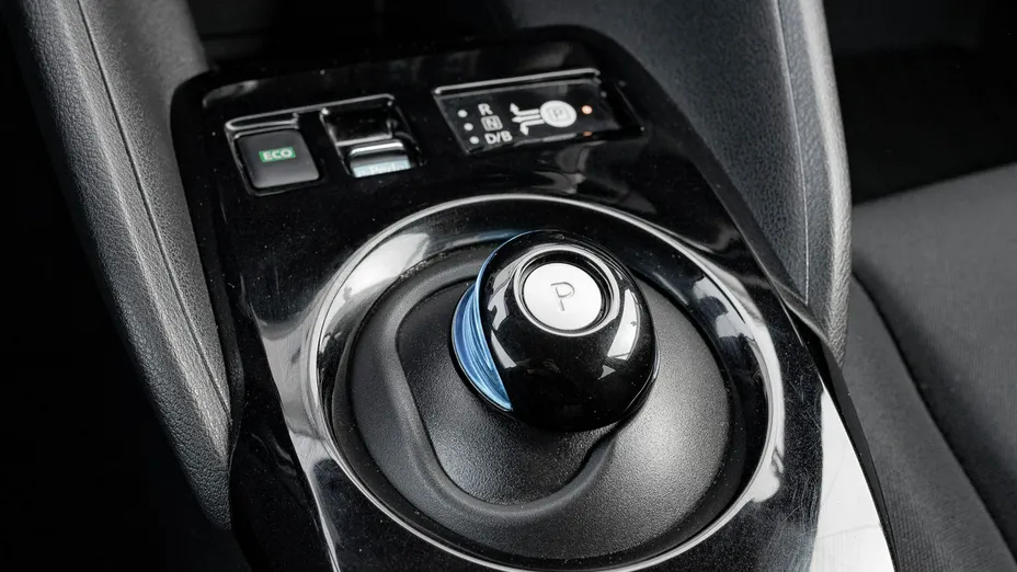 NISSAN Leaf -