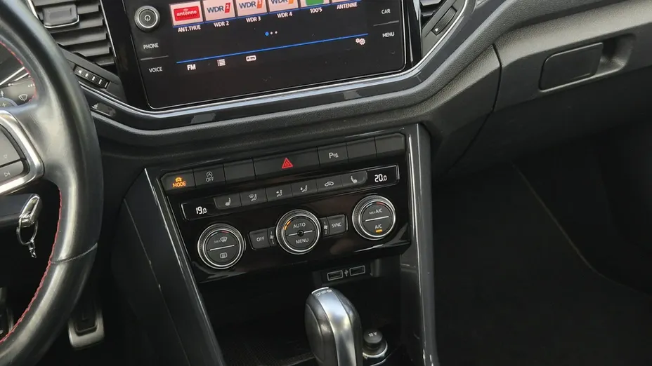 VOLKSWAGEN T-ROC -