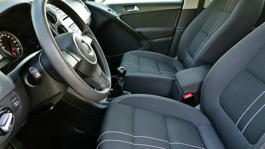 VOLKSWAGEN Tiguan -